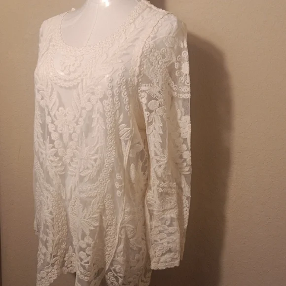 NWT. Ultra Pink Boho Style White Lace Blouse With Delicate Crochet Details - Picture 3 of 9